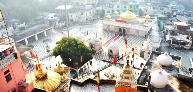 This image highlights the holy flame burning continuously inside the sanctum of Jwalamukhi Temple. Devotees worship the natural flame as a manifestation of Goddess Jwalamukhi, making this shrine one of the most powerful Shakti Peethas in India.